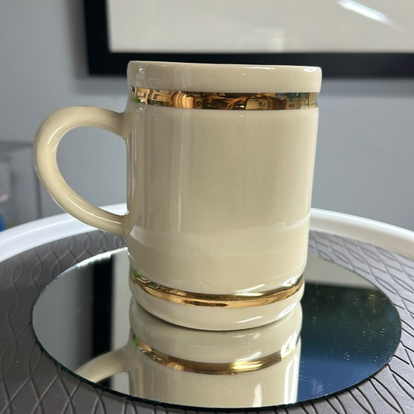 United Way Mug with colored pencils, stars and United Way Logo - Picture 2 of 7